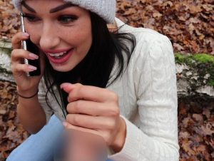 Shaiden Porno Video: EIER LEER: peinlicher Anruf beim bl*wjob